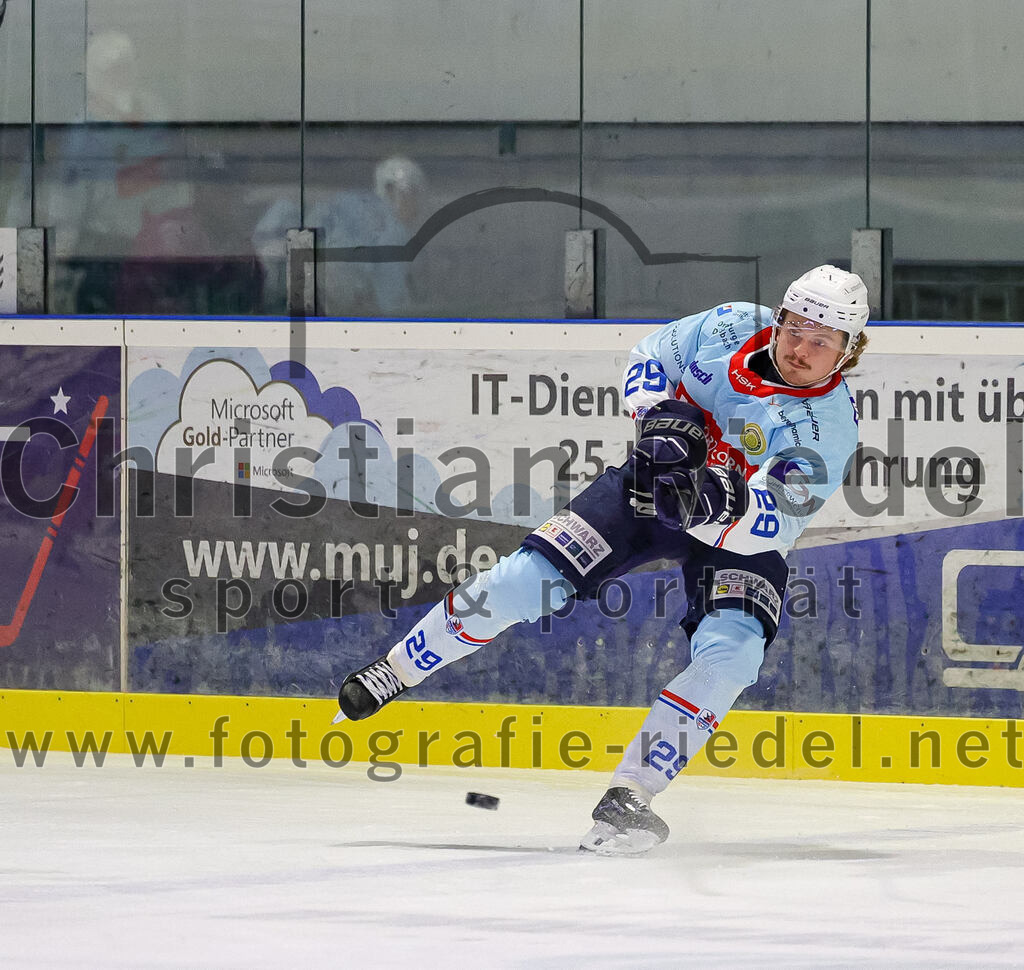 2025-10-05_062_TSV_Erding_gegen_Heilbronner_Falken | Erding, Deutschland, 05.10.2025:Eishockey, Oberliga Süd 2025 / 2026, 6. Spieltag, TSV Erding gegen Heilbronner Falken, Endergebnis: 3:1Calder Anderson (Heilbronner Falken, #29)Foto: Christian Riedel / fotografie-riedel.net
