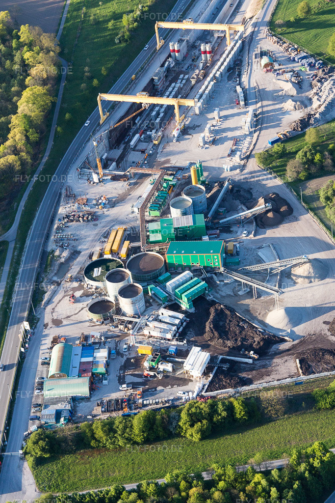 Luftbild: Baustelle mit Tunnelführungsarbeiten für die Streckenführung und den Verlauf der ICE Neubaustrecke Karlsruhe-Basel in Ötigheim im Bundesland Baden-Württemberg in Deutschland. Foto: IMG_099222.jpg vom 23.04.2017 durch Werner Riehm/FLY-FOTO.de