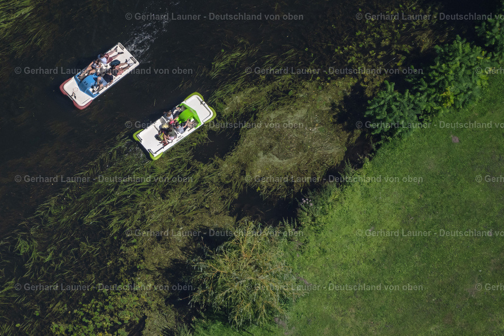 4036513 | Tretboot und Paddelboot auf der Oker