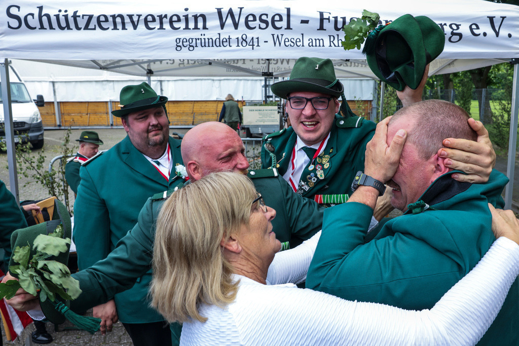 top-top.de 240601-141 | Foto, Video, Fotografie, Videografie, Fotobox, DJ, Discjockey, Musik, Musikbox, Veranstaltung, Photobooth, Amazon, Ebay, Buchtipp, Bestseller, Autor, Verlag, Buch, Wesel, Hamminkeln, NRW, Dinslaken, Rees, Drohne, Hochzeit, Party, Fotobox, Wesel, Fotograf