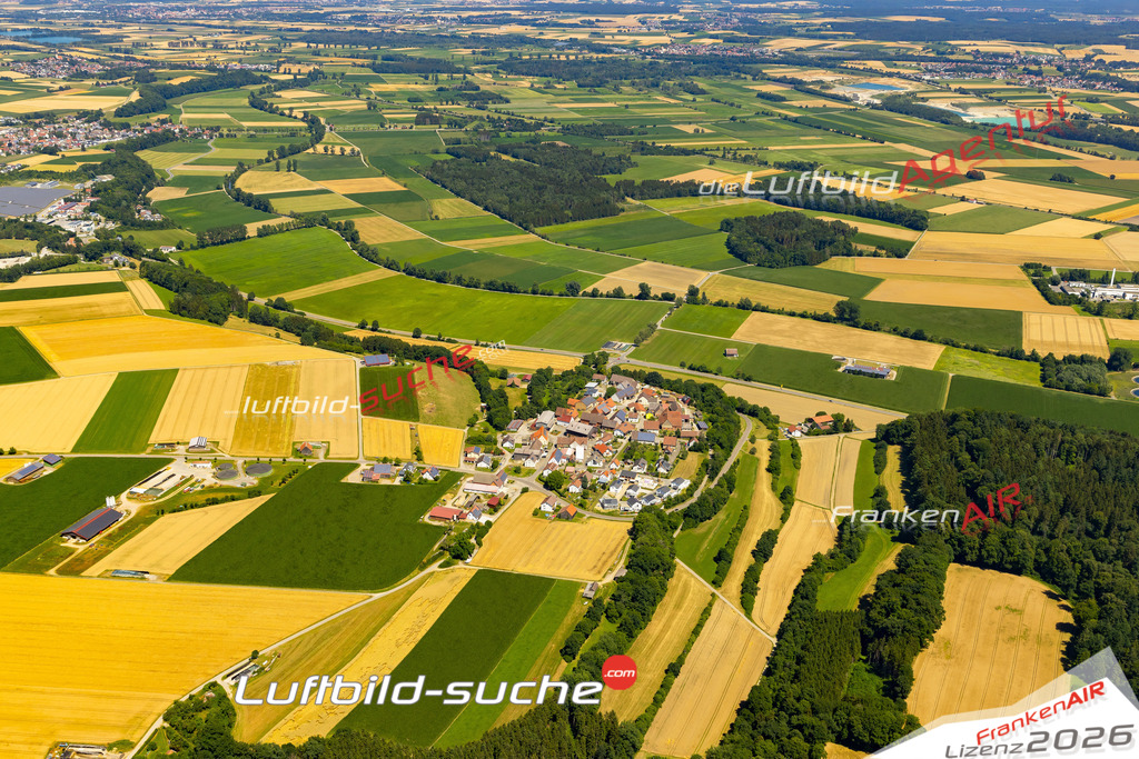 Aktuelles Luftbild von Röhrwangen Warthausen - Die Luftaufnahme wurde 2022 mittels UL-Flugzeug erstellt ( keine Drohne ) - hochauflösende Kamera-Systeme von  Canon -Beste Qualität - Für grossformatige Ausdrucke geeignet. Die Geschenkidee !