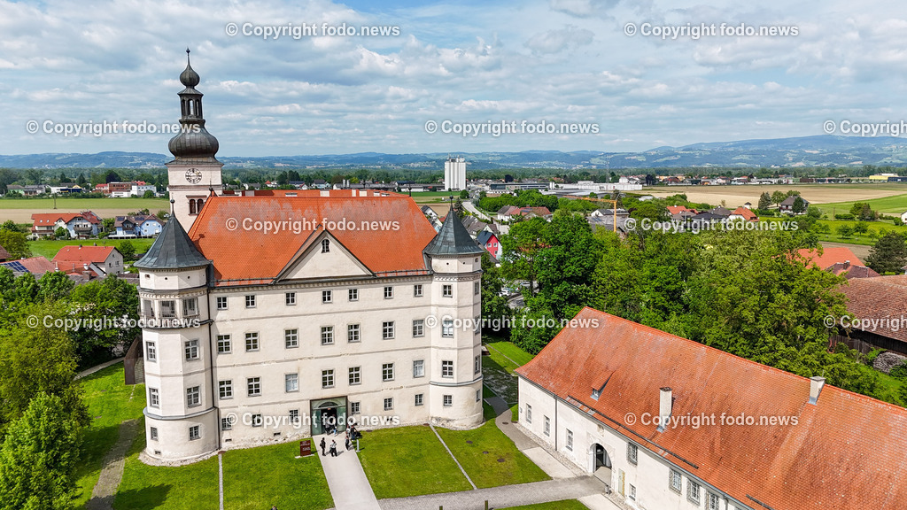 Hartheim_ Lern- und Gedenkschloss_ 07.05.2025-46 | 07.05.2025, Hartheim, AUT, Lern- und Gedenkort, Schloss Hartheim, im Bild Schloss Hartheim, Toetungsanstalt der Nazionalsozialisten waehrend des 2. Weltkrieg, NS-Zeit, Holocaust, Euthanasie, Psychiatrie, Gedenkstaette, KZ-Haeftlinge, Menschen mit Behinderung, Verbrechen, Weg der Vielfalt, gegen Vergessen