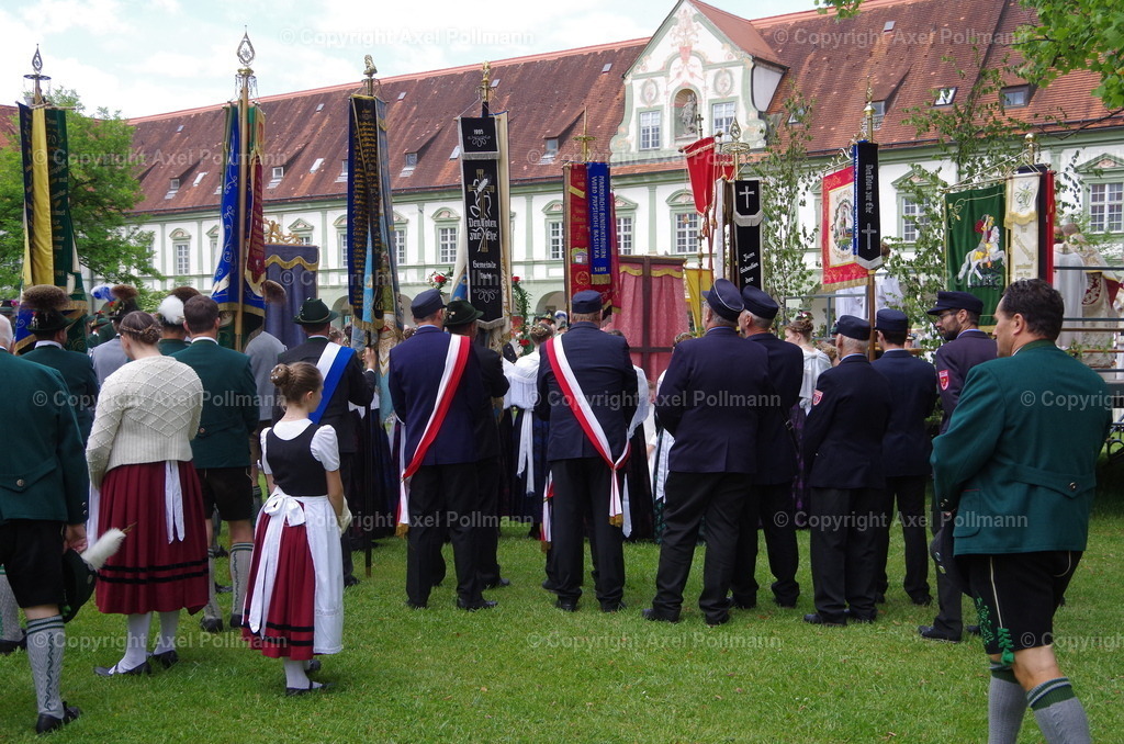 IMGP7022 | fotografiert von Axel PollmannLeonhardi Wallfahrt Benediktbeuern und Murnau, Fronleichnam, Fasching, Landschaft im Loisachtal und Benediktbeuern  - Realisiert mit Pictrs.com