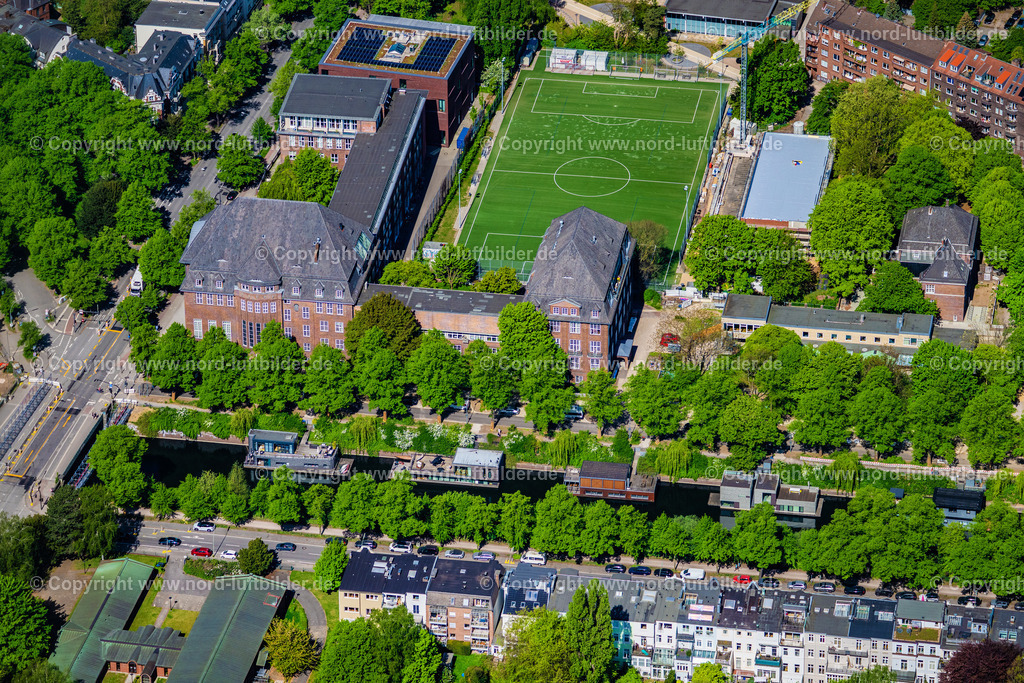 Hamburg_Mundsburg_Eilbekkanal_Uferstrasse_Hausboote_ELS_2971010525 | HAMBURG 01.05.2025 Kanalverlauf und Uferbereiche der Wasserstraße der Binnenschiffahrt des " Eilbekkanal " an der Uferstraße im Ortsteil Uhlenhorst in Hamburg, Deutschland. // Canal course and shore areas of the inland waterway "Eilbek Canal" on Uferstrasse in the district of Uhlenhorst in Hamburg, Germany. Foto: Martin Elsen