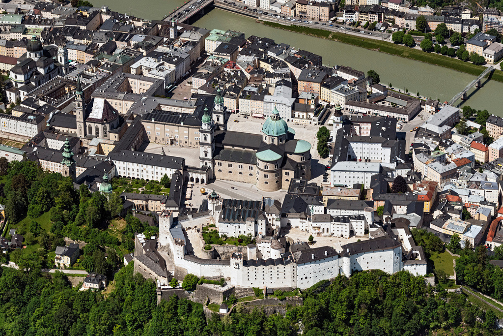 dr__0097210.jpg | SALZBURG 19.05.2022 Burganlage der Veste Festung Hohensalzburg an der Straße Mönchsberg in Salzburg in Österreich. // Castle of the fortress Festung Hohensalzburg on street Moenchsberg in Salzburg in Austria. Foto: Daniel Reiter