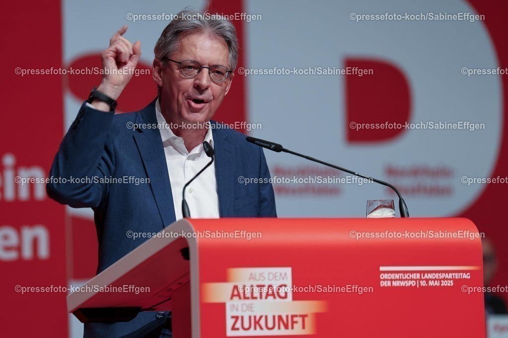xSEF10052501053 | 10.05.2025, xsefx, Landesvorsitzender Achim Post auf dem Landesparteittag der NREWSPD 2025 mit dem Motto -Aus dem Alltag in die Zukunft- in der Mercatorhalle Duisburg im City Palais