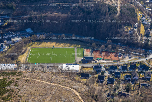 Kirchhundem250308586 | Luftbild, Fußballstadion Sportplatz FC Kirchhundem und Tennisplätze TC Rot-Weiss Kirchhundem e.V., Kirchhundem, Sauerland, Nordrhein-Westfalen, Deutschland