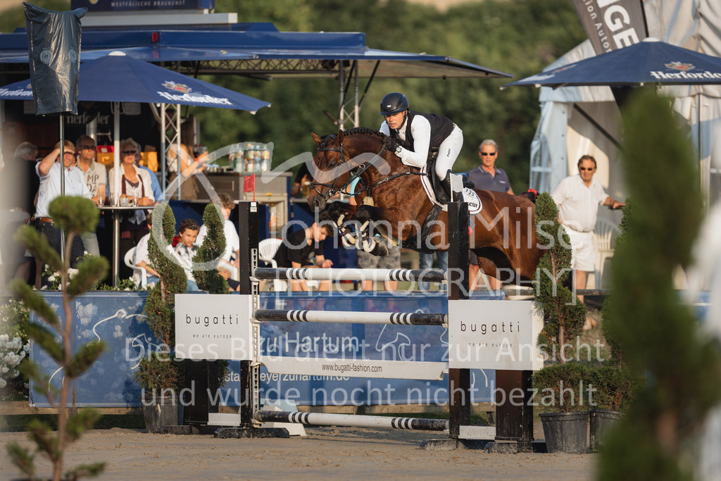 230624_PfSpTa_GroßerPreis-309 | Deine schönsten Turniermomente als professionelle Fotos! Entdecke hochwertige Pferdesport-Fotografie im Online-Shop. Jetzt Fotos finden & bestellen!