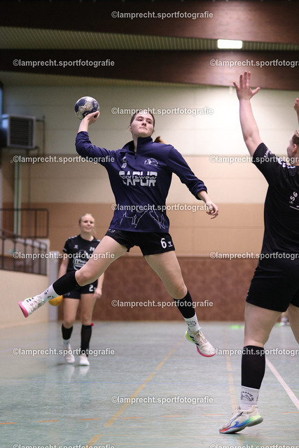 Handball I Juniorinnen I Saison 2026-2027 I Oberliga Schleswig-Holstein I 3. Spieltag I HSG Kalkberg 06 - TSV Bargteheide 033 | Mieke Thies (6, HSG Kalkberg 06) - Realisiert mit Pictrs.com