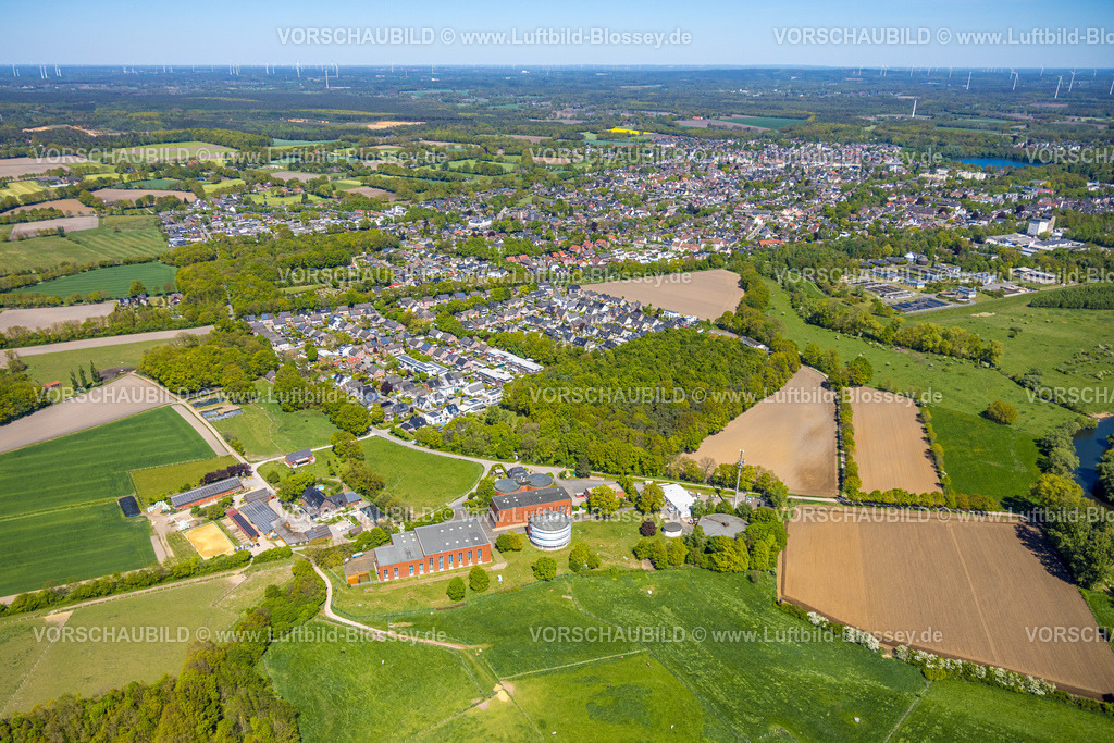 Dorsten260408756 | Luftbild, Ortsansicht Wohngebiet Holsterhausen, unten RWW Rheinisch-Westfälische Wasserwerksgesellschaft mbH, landwirtschaftlicher Hof Ammenwerth, Holsterhausen, Dorsten, Sauerland, Nordrhein-Westfalen, Deutschland