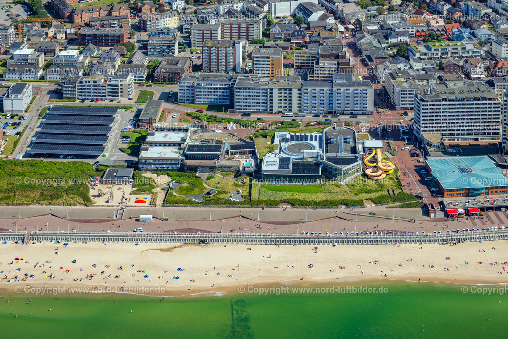 Sylt_Westerland_Sylter_Welle_Schwimmbad_ELS_0140130825 | SYLT 21.06.2025 Erlebnisbad " Sylter Welle " an der Doktor-Nicolas-Straße in Sylt Nordsee - Insel im Bundesland Schleswig-Holstein, Deutschland. // Water park "Sylter Welle" on Doktor-Nicolas-Strasse in Sylt, North Sea island in the state of Schleswig-Holstein, Germany. Foto: Martin Elsen