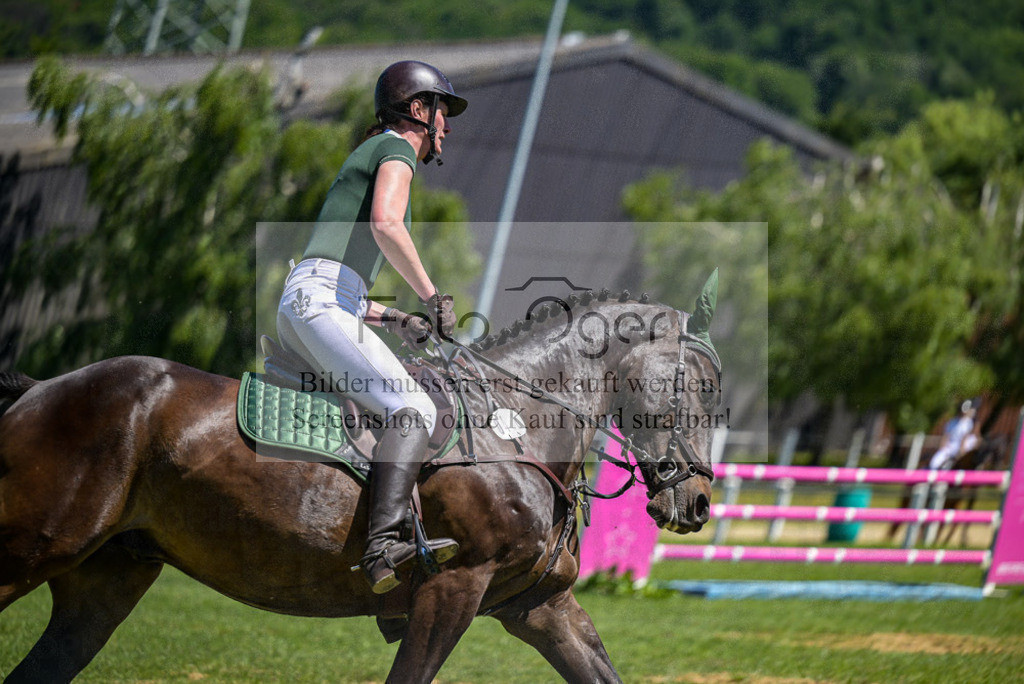Reitturnier Voxtrup | Entdecke hochwertige Reitturnierfotos von Foto Oger. Professionell, emotional und authentisch – jetzt Lieblingsmomente im Shop bestellen.Deutschlandweite Turnierfotografie. - Realisiert mit Pictrs.com