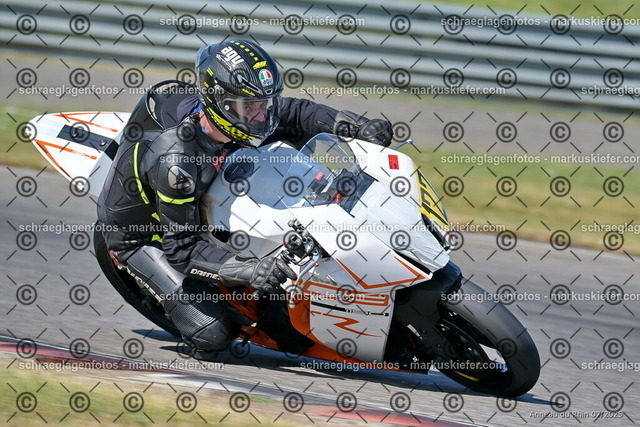 25bt04-0079 | markuskiefer.com - Realisiert mit Pictrs.com