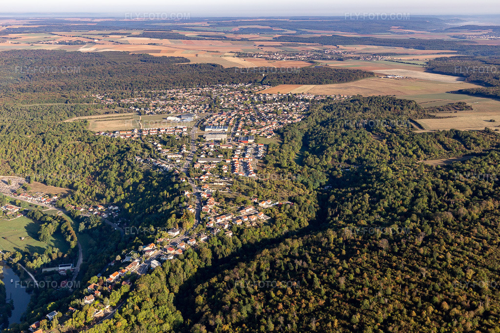 Aerial view: Le Tremblot in Liverdun in the state Meurthe et Moselle, France. – Photo: IMG_118132.jpg taken on 09/15/2019 by Werner Riehm/FLY-FOTO.com – Resolution of the original: 5340 x 3560 px