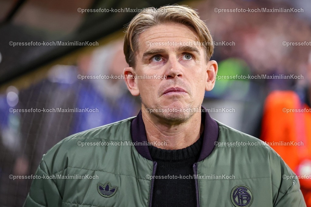 UCL22102501126 | 22.10.2025, Fußball, UEFA Champions League, FC Bayern München - Club Brügge, Allianz Arena, Saison 2025 2026: Sportdirektor Christoph Freund (FC Bayern Muenchen #cf) Regulations prohibit any use of photographs as image sequences and or quasi-video.