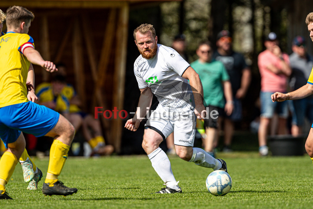 SC Böbing vs SG SV Eberfing/SV Söchering | Abstiegs Qualifikationsrunde A-Klasse Gruppe P, SC Böbing vs SG SV Eberfing/SV Söchering, 20240414,
Pawel PIZON (SVES 11) in Aktion,
2024-04-14 in Böbing (Sportplatz Böbing)
11 Pawel PIZON (SVES 11)
Copyright: WolfgangxLindner foto-lindner.de
