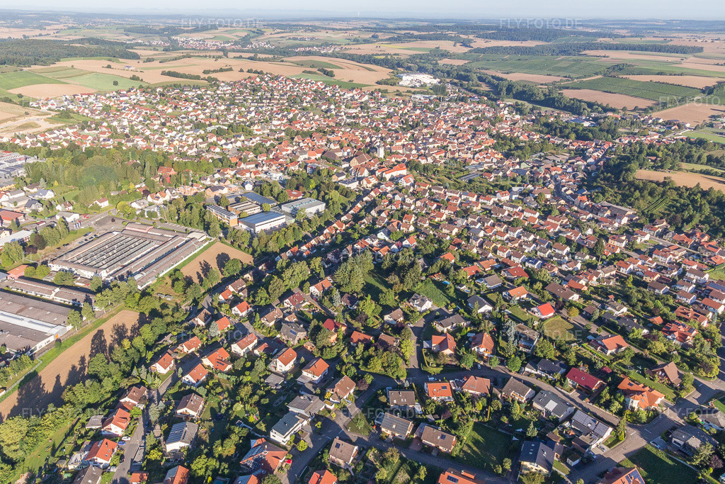 Luftbild: Dorfansicht in Sulzfeld im Bundesland Baden-Württemberg in Deutschland. Foto: IMG_093890.jpg vom 23.08.2016 durch Werner Riehm/FLY-FOTO.de