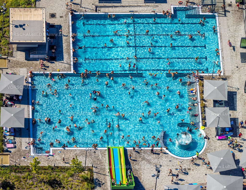 Dinslaken240803326Freibad | Luftbild, DINamare - das stadtwerkebad, Freibad mit Wasserrutsche, Badegäste im Schwimmbecken, Bruch, Dinslaken, Ruhrgebiet, Nordrhein-Westfalen, Deutschland