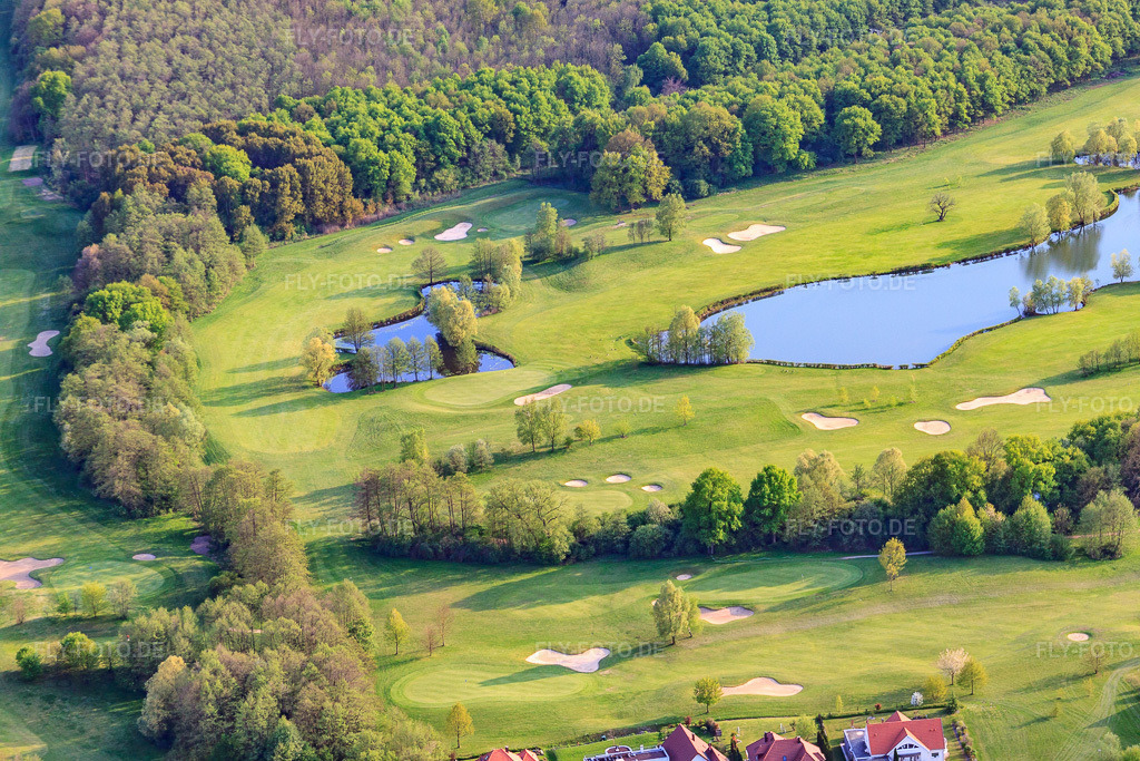 Luftbild: Teiche und Greens am Golfclub Soufflenheim Baden-Baden in Soufflenheim im Bundesland Bas-Rhin in Frankreich. – Foto: IMG_39488.jpg vom 14.04.2011 durch Werner Riehm/FLY-FOTO.de – Auflösung des Originals: 4752 x 3168 px