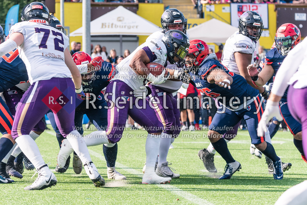 RS-1-003328 | Robert Lachmann (#6, Sea Devils, DE, GER), Samuel Shannon (#2, Frankfurt, RB), Leondre Crosby (#56, Sea Devils)
