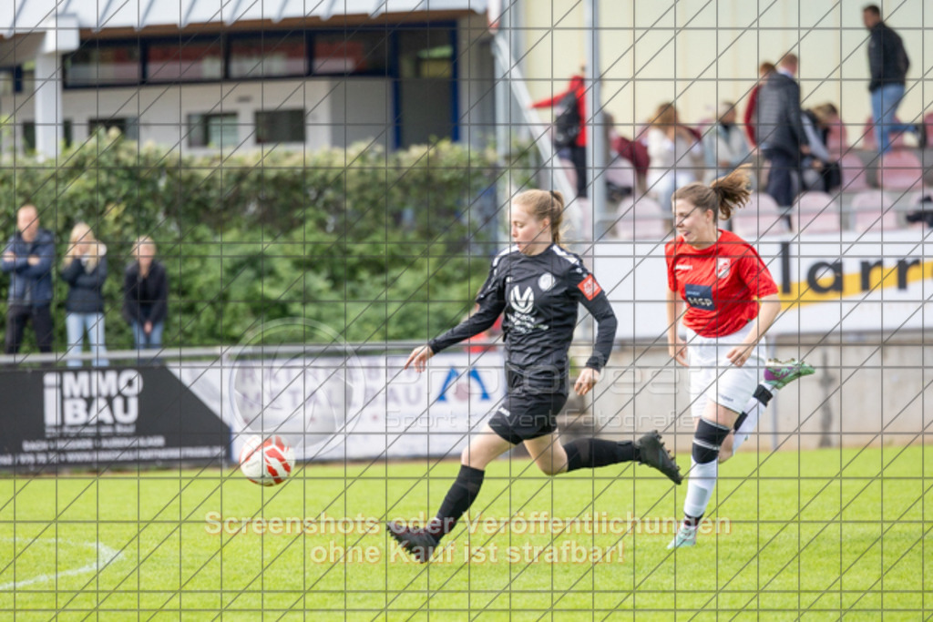 20250928_143800_0584 | #,1.FC Donzdorf (schwarz) vs. TV Derendingen (rot), Fussball, Frauen-Verbandsliga Württemberg, 03. Spieltag, Saison 2025/2026, Rasenplatz Lautertal Stadion, Süßener Straße 16, 73072 Donzdorf, 28.09.2025 - 13:00 Uhr,Foto: PhotoPeet-Sportfotografie/Peter Harich