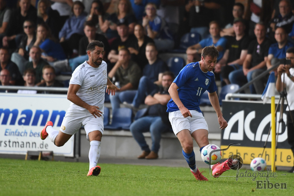 1. FC Nordenham-SV GOTANO | Kreispokal Finale Jade-Weser-Hunte 1. Mannschaften; 1.FC Nordenham (weiß)-SV GOTANO (blau) am 15.06.2025 in Rastede (Sportanlage Köttersweg), Photo: Philip Eiben 2025 - Realisiert mit Pictrs.com