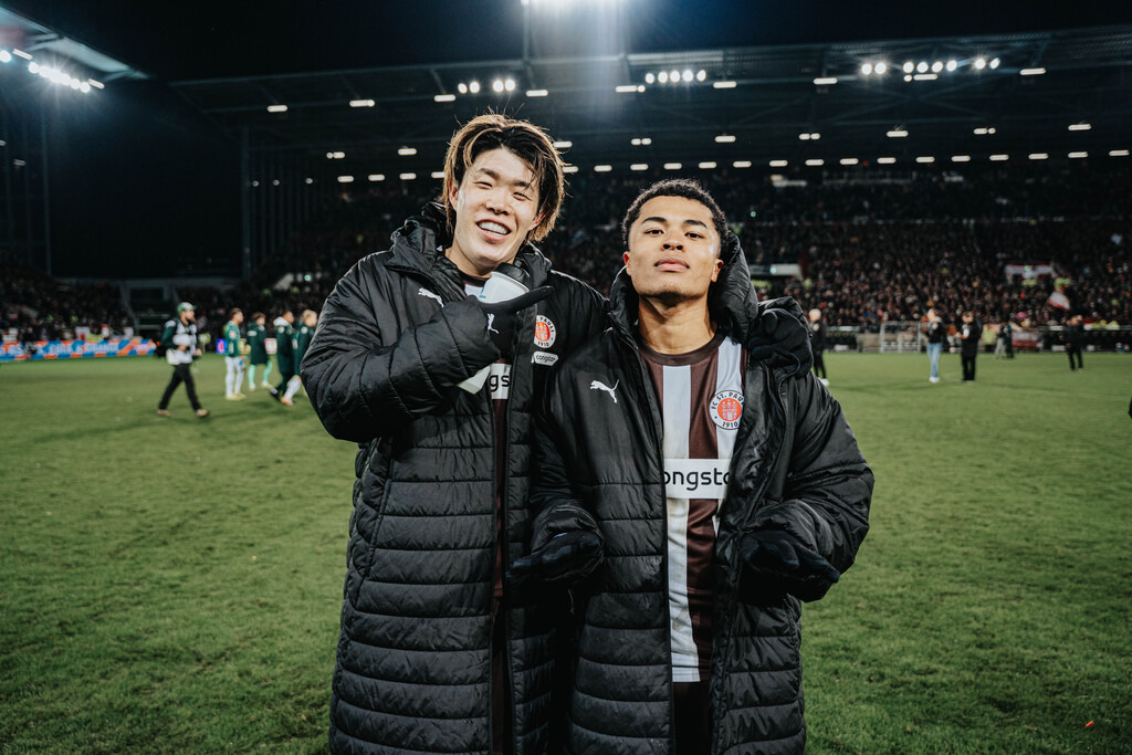 FCP05039 | Der offizielle Shop für FC St. Pauli Fotos. Wähle aus Spielszenen & Fanmomenten dein FCSP Wunschformat. Wir liefern Millerntor-Atmosphäre.