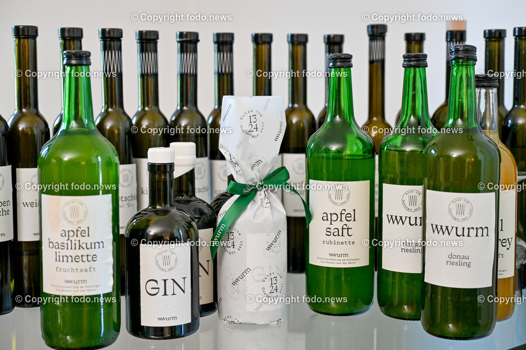 Gustergut_ WWurm_ Fruchtveredelung_ 29.06.2024-14 | 29.06.2024, St. Florian, AUT, Gustergut, WWurm, Weingut, Fruchtveredelung, im Bild Hofladen, Saft, Saefte