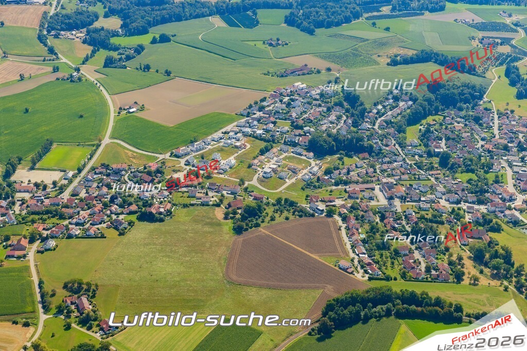 Schrägluftbild  Neukirchen am Inn  Neuburg am Inn - Das Luftbild wurde 2025 vom UL-Flugzeug heraus erstellt ( keine Drohne ) - Hochauflösende Luftaufnahme -Nicht vergleichbar mit Google Maps oder Satelittenbilder- Die Geschenkidee !Mit Lizenz und Bildrechte bestellbar