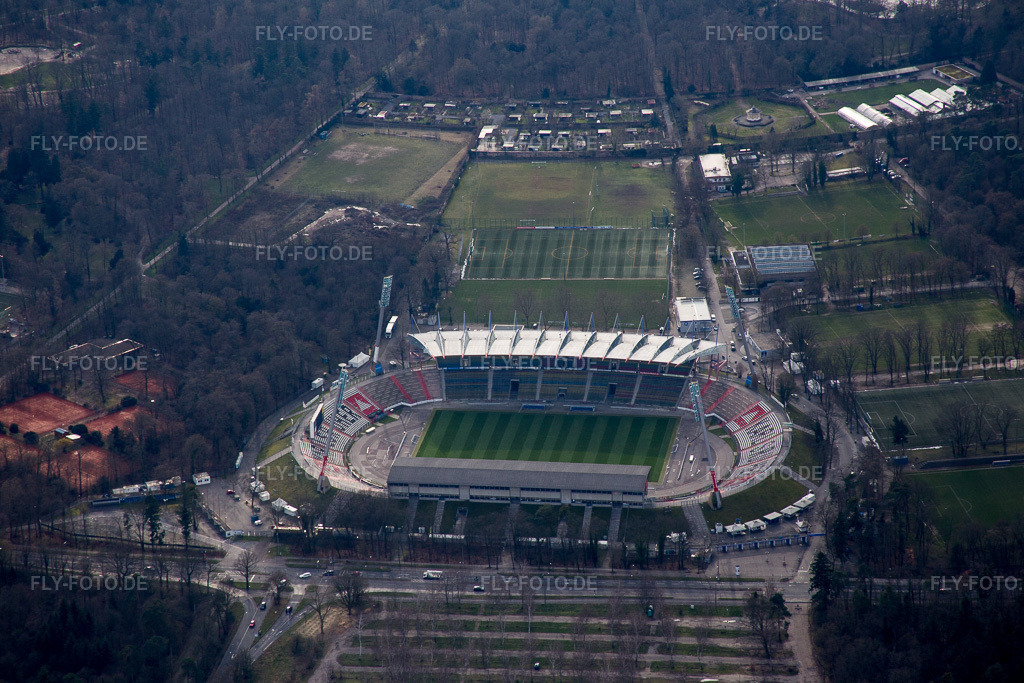 Luftbild: Wildparkstadion KSC im Ortsteil Oststadt in Karlsruhe im Bundesland Baden-Württemberg in Deutschland. Foto: IMG_086378.jpg vom 26.02.2016 durch Werner Riehm/FLY-FOTO.de