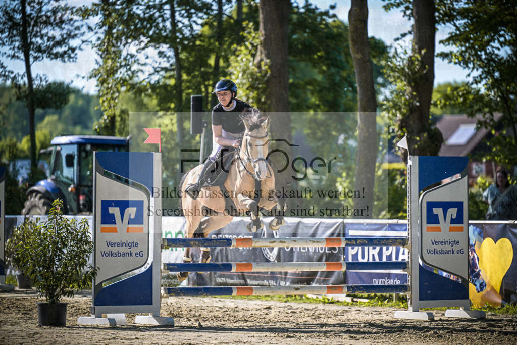 DOS_3801 | Entdecke hochwertige Reitturnierfotos von Foto Oger. Professionell, emotional und authentisch – jetzt Lieblingsmomente im Shop bestellen.Deutschlandweite Turnierfotografie. - Realisiert mit Pictrs.com