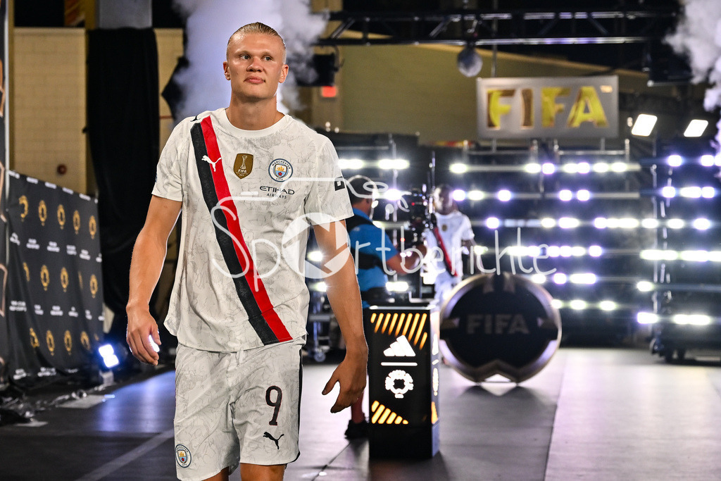 Manchester City - Al-Hilal SFC | im Bild  Erling HAALAND (Manchester City 9) auf dem Weg zum Spielfeld / Einzelfoto / Freisteller / FIFA Club World Cup: Manchester City - Al-Hilal SFC, Camping World Stadium am 30.06.2025 / NOT FOR SALE IN USA