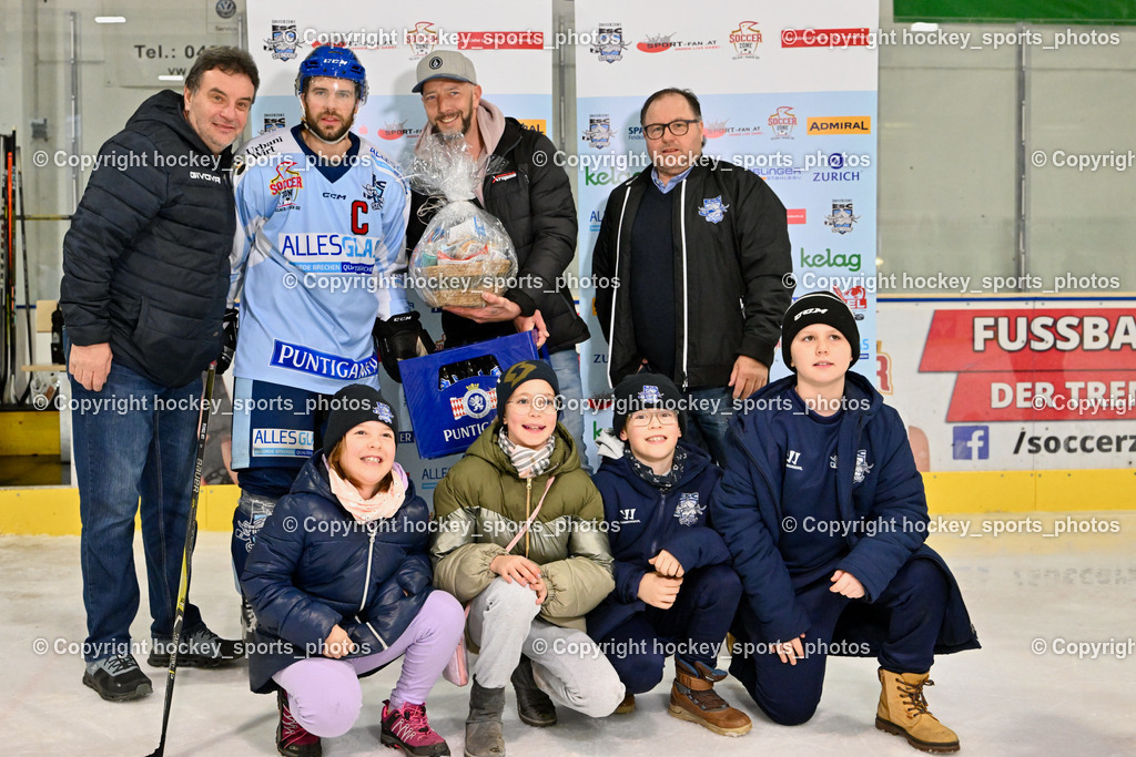 ESC Steindorf vs. SC Hohenems 11.3.2023 | Obmann ESC Steindorf Hans Tschernutter, #57 Wilfan Franz, ETTLMAYR Timo, Sportlicher Leiter ESC Steindorf Armin Rac, Spieler des Abends
