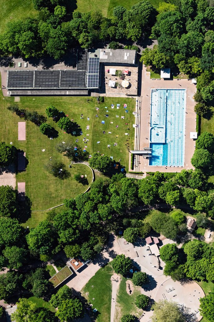 dr__0064730.jpg | STUTTGART 02.06.2021 Offenes Schwimmbecken des Freibades Höhenfreibad Killesberg in Stuttgart im Bundesland Baden-Württemberg, Deutschland. // Swimming pool of the Hoehenfreibad Killesberg in Stuttgart in the state Baden-Wuerttemberg, Germany. Foto: Daniel Reiter