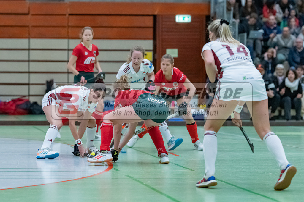 HK_20230122_103122 | 1. Bundesliga ( Halle ) Damen Crefelder HTC - Rot-Weiss Köln am 22.1.2023 Crefelder HTC  ( CHTC ) Halle Glockenspitz , Krefeld , Maja Weber ( Rot-Weiss Köln #21 )