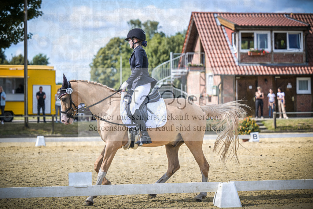 DOS_8611 | Entdecke hochwertige Reitturnierfotos von Foto Oger. Professionell, emotional und authentisch – jetzt Lieblingsmomente im Shop bestellen.Deutschlandweite Turnierfotografie. - Realisiert mit Pictrs.com