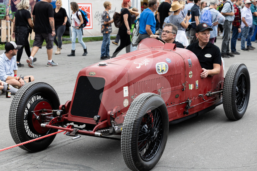 ESAF2025_Freitag_4132 | Die Schwinger des Schwyzer Kantonalen Schwingerverbandes: Fotos, die Dynamik und Leidenschaft festhalten, sowie emotionale Momente aus dem traditionellen Schwingsport zeigen. - Realisiert mit Pictrs.com