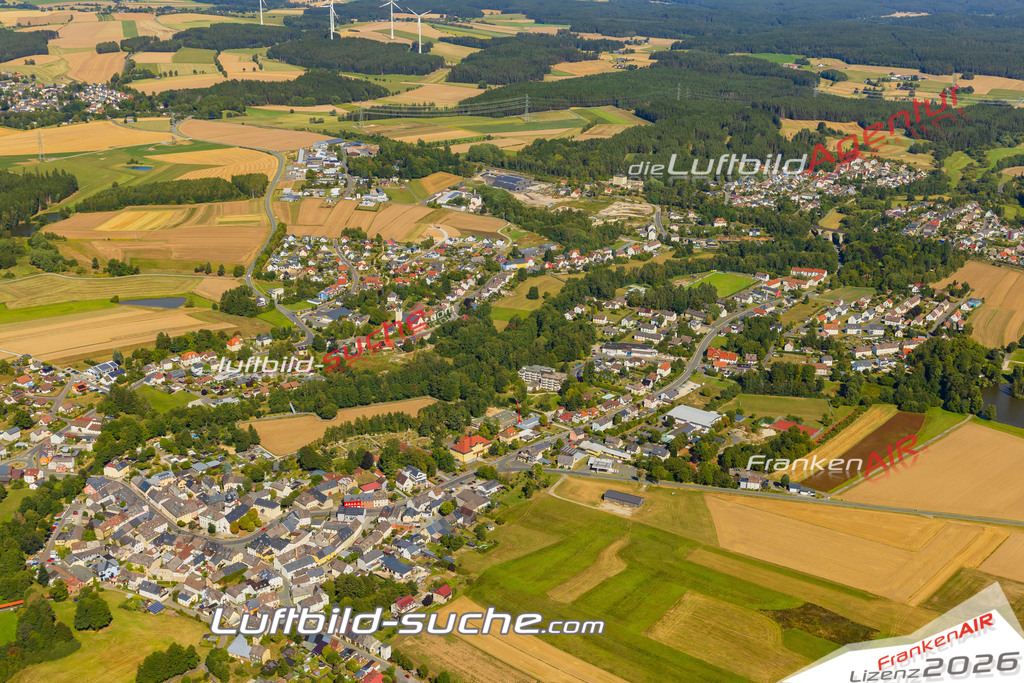 Luftaufnahme der Stadt Marktleuthen - Die Luftaufnahme wurde 2025 vom UL-Flugzeug heraus erstellt ( keine Drohne ) - Hochauflösende Luftaufnahme - für professionelle Ausdrucke geeignet. Die Geschenkidee !Mit Lizenz und Bildrechte bestellbar