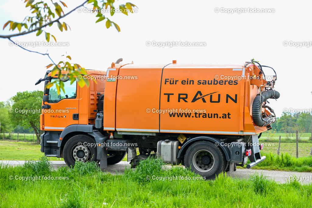 Traun_ VS Dyoniesen Muellsammeln_ 25.04.2024-21 | 24.04.2024, Traun, AUT, VS Dyonisen, im Bild VS Dyoniesen Muellsammeln mit Umweltaktivist Felix Kreiner
