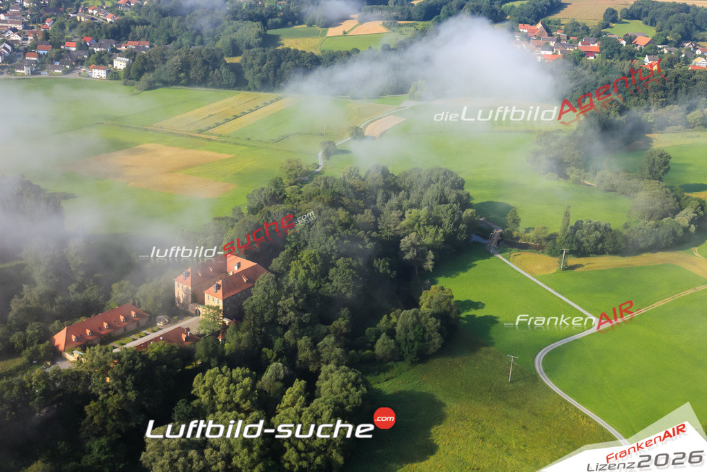 Die Luftaufnahme Main-zusammenfluss - Kulmbach wurde vom UL-Flugzeug (keine Drohne) aus fotografiert.Hohe Druck- Auflösung-die Geschenkidee!