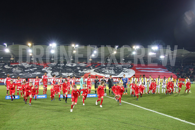 Austrian Bundesliga: Grazer AK 1902 vs LASK | GRAZ, AUSTRIA, 13.DEC.25 - SOCCER - ADMIRAL Bundesliga, Grazer AK 1902 vs LASK. The image shows the kids running back from the teams.