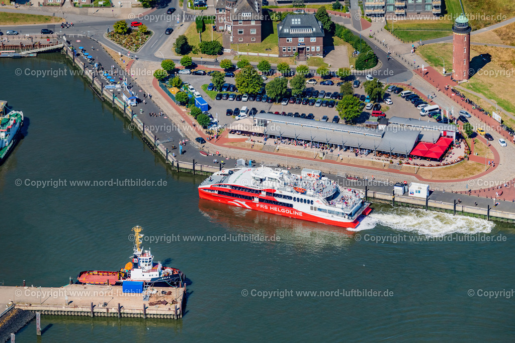 Cuxhaven_Halunder_Jet_ELS_7719130822 | CUXHAVEN 13.08.2022 Fahrt eines Fähr- Schiffes " Katamaran Halunder Jet der FRS Reederei" in Cuxhaven Hafen Alte Liebe im Bundesland Niedersachsen, Deutschland. // Travel of a ferry ship "Katamaran Halunder Jet der FRS Reederei" in Cuxhaven habour in the state Lower Saxony, Germany. Foto: Martin Elsen