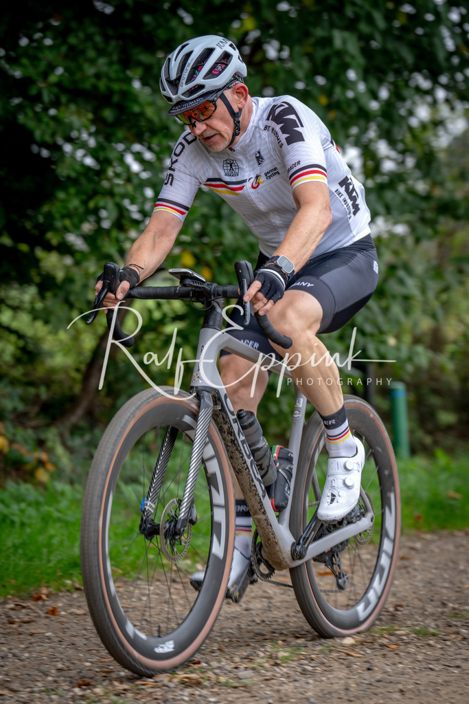 Ralf Eppink Photography 20251011_DSC01443 | Sportfotografie, Eventfotografie, Porträtfotografie, Radsport Fotograf, Triathlon Fotograf, Düsseldorf Fotograf, Köln Fotograf, Actionfotografie, Teamfotografie, Peoplefotografie, Business Portraits, Veranstaltungsfotografie, Reportagefotografie - Realisiert mit Pictrs.com