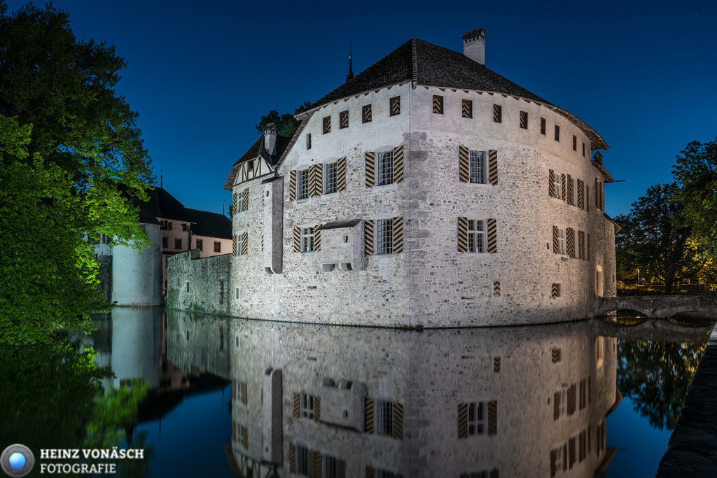 Alte_Architektur_0002 | Alle Bilder von Heinz Vonäsch Fotografie können alle zu günstigen Preisen gekauft werden! Download der Bilder, Ausdrucke, Postkarten, Tassen T-Shirts, Kalender, Alu- Dibond usw. - Realisiert mit Pictrs.com