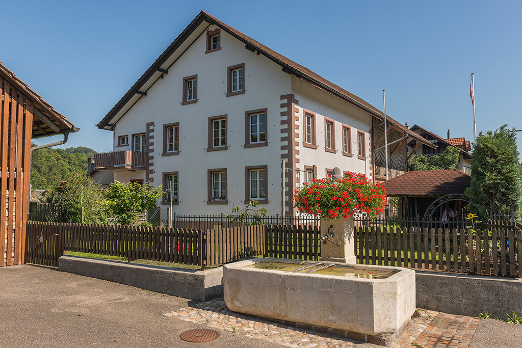 Ehemaliges Bauernhaus | in Bubendorf, Baselland, Schweiz. - Realisiert mit Pictrs.com