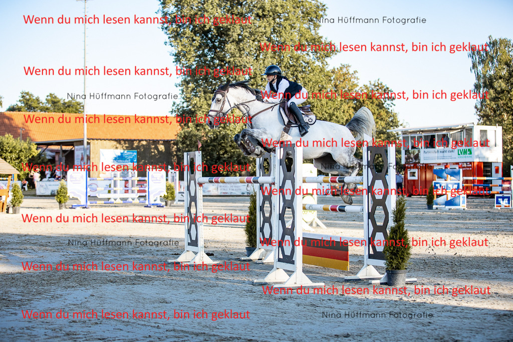 BK1A8534 | Turnierbilder Turnierfotos Nina Hüffmann Turnierfotografie Pferdefotografie Tierzeichnung Haustierzeichnung Pferdezeichnung Hundezeichnung Videograf  - Realisiert mit Pictrs.com