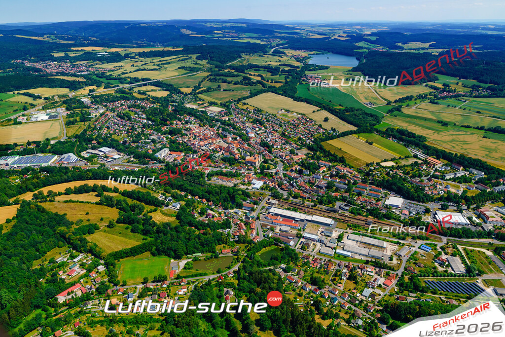 Das Luftbild der Stadt Schleusingen wurde 2018 vom Flugzeug heraus erstellt (keine Drohne) Aufnahmehöhe ca.400 Meter- hohe Auflösung für beste Druck-Qualität