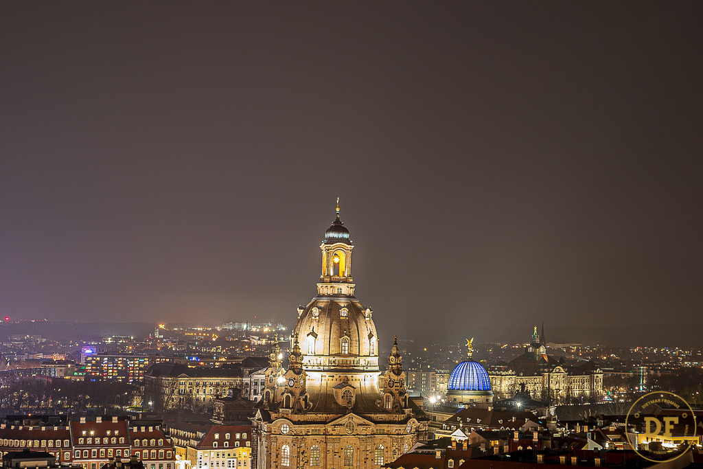 Frauenkirche Ansicht aus Richtung Kreuzkirche 2 | Geschenke, Wandbilder und Accessoires mit Motiven aus Dresden und anderen schönen Orten zur Verschönerung Deines zu Hauses und zum verschenken gewünscht? Wähle Deine Lieblingsbild auf dem Produkt Deiner Wahl. 