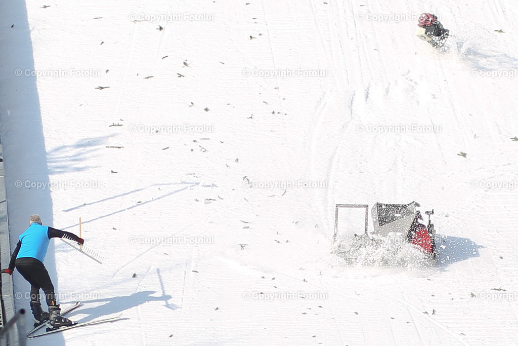 A_LUI_20230210_0077 | HINZENBACH, AUSTRIA, NORDIC SKIING, WOMEN TEAM-SKI JUMPING - FIS WORLD CUP 
IM BILD:  Spurfräse                   

FOTO:FOTOLUI/UW