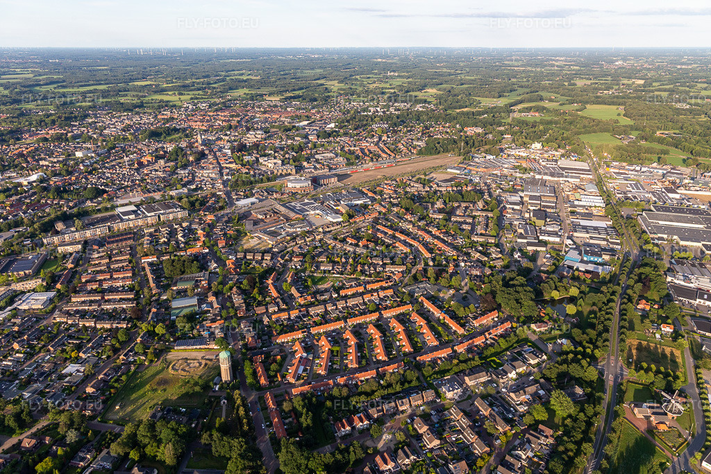 Vue aérienne: Vue de la ville à Winterswijk dans le département Gueldre, Pays-Bas. Photo: IMG_007998.jpg prise le 12/07/2020 par Werner Riehm/FLY-FOTO.eu – Résolution de l'original: 5472 x 3648 px